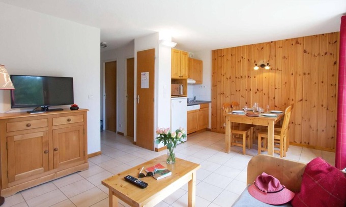 Saint-Etienne-en-Devoluy Ski Chalet | Chalet, wifi, ski-in/ski-out & foot of the slopes, fitness, swimming pool, terrace, balcony, parking