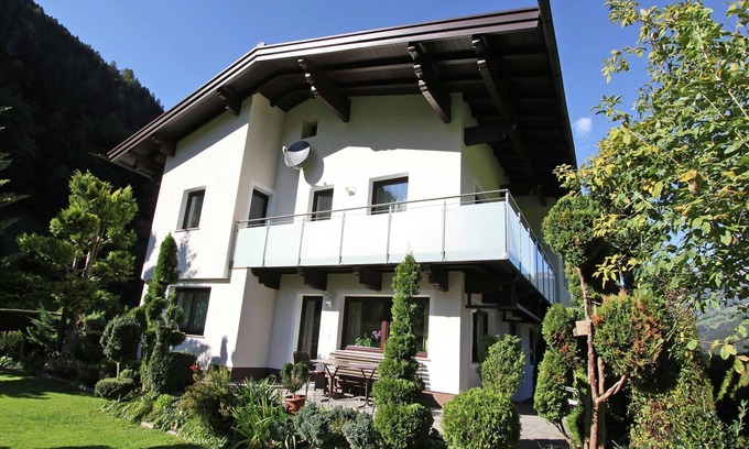 Aschau Im Zillertal Apartment | Chalet in Aschau near Ski Bus & Zillertal Slopes