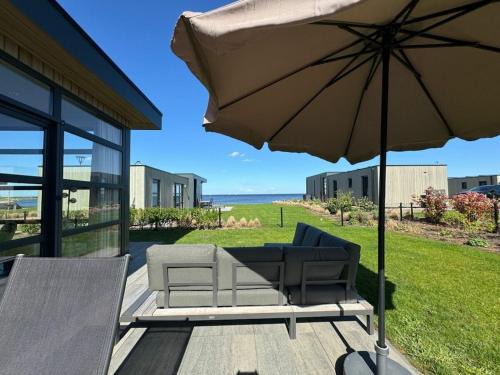 Enkhuizen Ski Chalet | Chalet in Enkhuizen with Swimming Pool