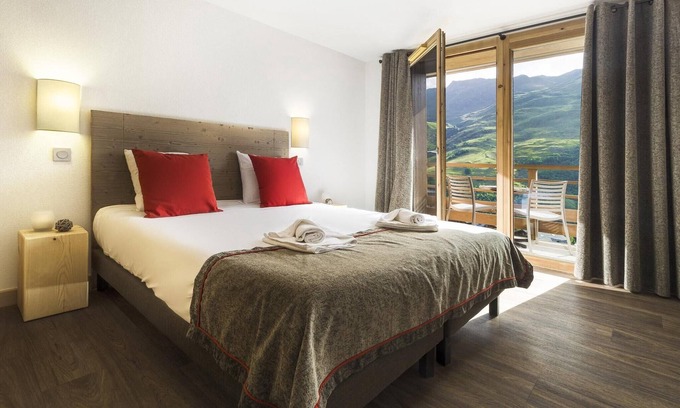 Les Menuires Apartment | Chalet in French Alps with Premium Spa Access