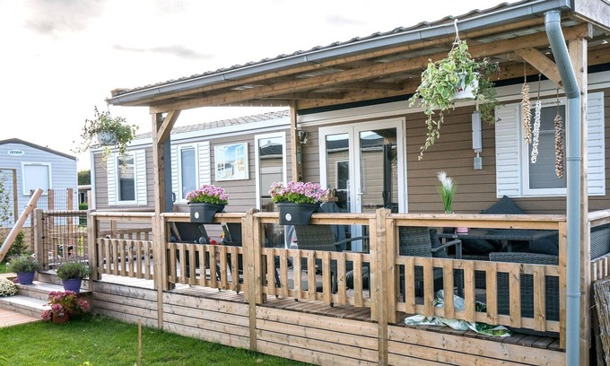Oostkapelle Ski Chalet | Chalet in Oostkapelle near Beach & Pool