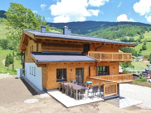 Vorderglemm Ski Chalet | Chalet in Saalbach by Ski Lift & Slopes