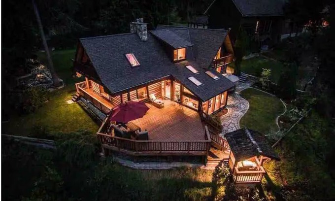Beasley Ski Chalet | Chalet in "The Woods Nelson" with Stunning Views