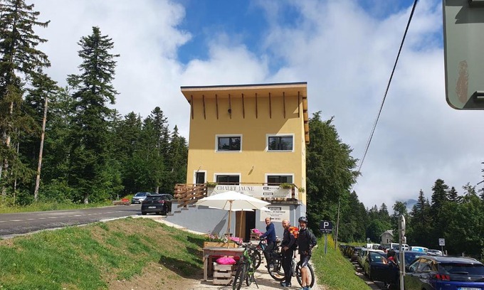 Sarcenas House | Chalet Jaune CHAMECHAUDE