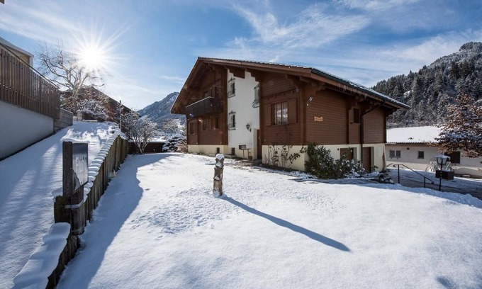 Fluehli Ski Chalet | Chalet "Kreuzbuche" with a view of the mountains