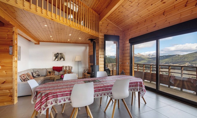 Les Angles Ski Chalet | Chalet Les Lupins in Les Angles – 6-8 guests, panoramic view, terrace, 10 min from ski slopes