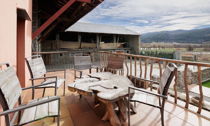 Puigcerda Ski Chalet | Chalet 'Masia D'en Cot' with Wi-Fi and Air Conditioning
