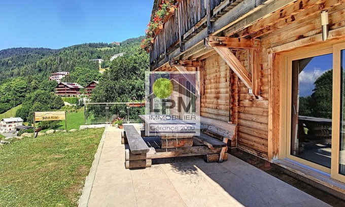 Leysin Ski Chalet | Chalet Mirage 3 bedroom chalet (220 m2) for 2 to 6 people:1 bedroom with double bed, television, en