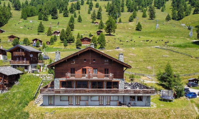 Saint-Pierre-de-Clages Apartment | Chalet Nendaz Ski-In/Ski-Out Prarion Slopes