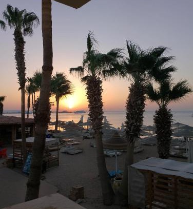 Al Mamsha El Seyahi Ski Chalet | Chalet on the beach