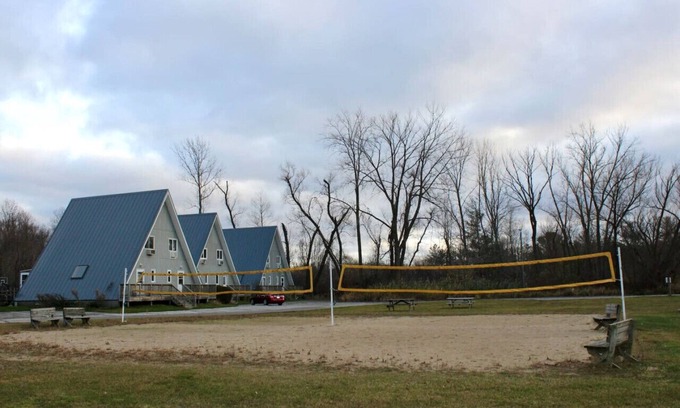 Stevensville House | Chalet on the Lake 48 w/Beach Access, Pools, Sport Courts, Fishing Pond & more!