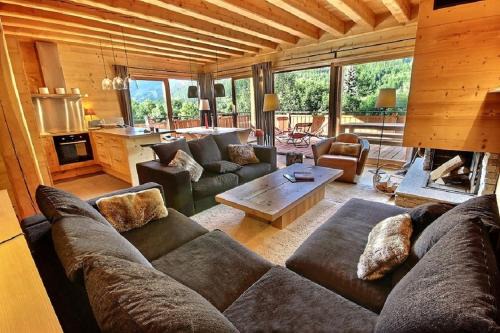 Le Serre Barbin Apartment | Chalet Prestige cheminée vue excep serrechevalierholidays