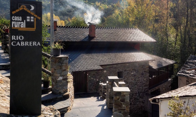 Puente de Domingo Florez House | Chalet 'Rio Cabrera' with Private Terrace and Wi-Fi