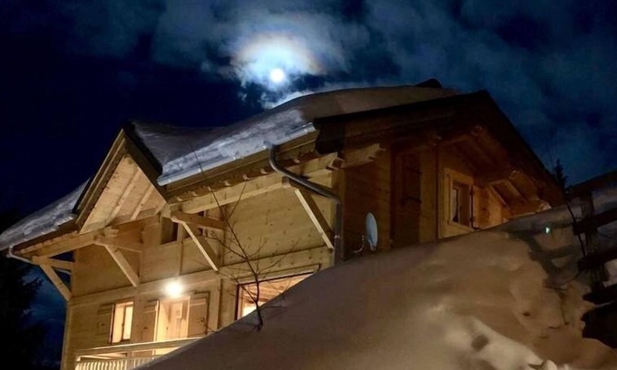 Taninges Ski Chalet | Chalet sleeps 8