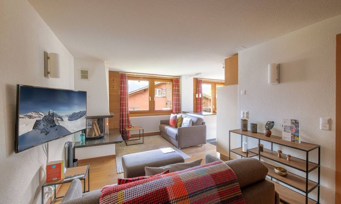 Wengen Apartment | Chalet Sole - ski-in, ski-out