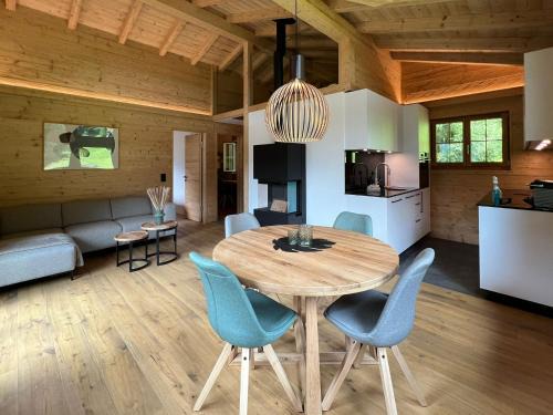 Blausee Apartment | Chalet Spatz Loft Kandersteg Oeschinen Lake