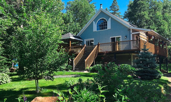 Bayview House | Chalet style by the Sea 7 mins to National Park Beaches