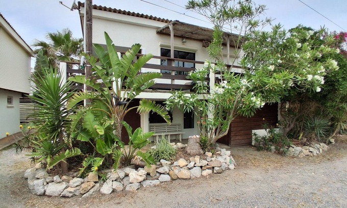 Gruissan Plage Ski Chalet | Chalet sur pilotis entre Méditerranée et étangs, Gruissan, for 6 people, WIFI