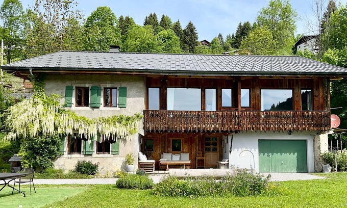 Les Gets Ski Chalet | Chalet typical Savoyard farmhouse in the countryside, family holidays and friends