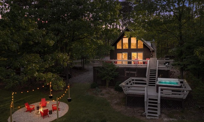 Berkeley Springs Ski Chalet | Chalet w Hot Tub, Grill, FirePit, WiFi,PetFriendly