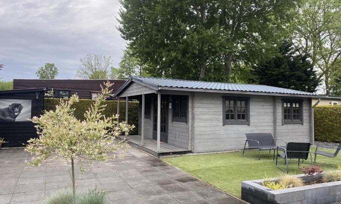 Tzummarum Ski Chalet | Chalet with a spacious garden, in Friesland
