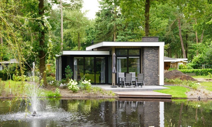 Bosgebied Hoenderloo House | Chalet with terrace in woods of Veluwe