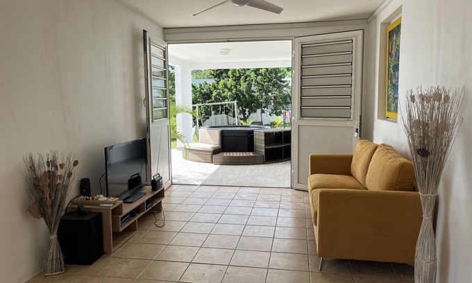 Fort-de-France Apartment | Chaleureux bas de Villa vue mer