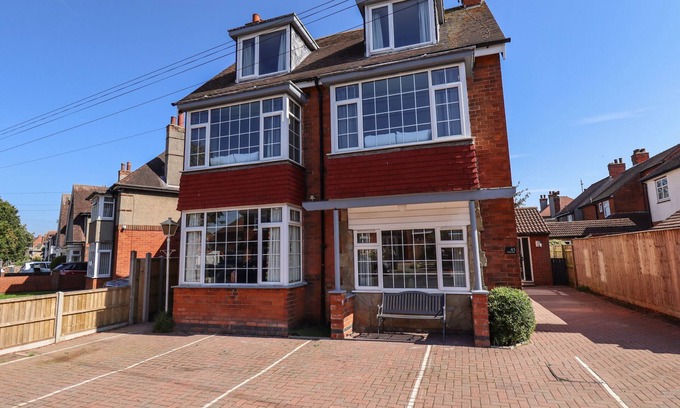Skegness House | CHALFONT LODGE, pet friendly, character holiday cottage in Skegness