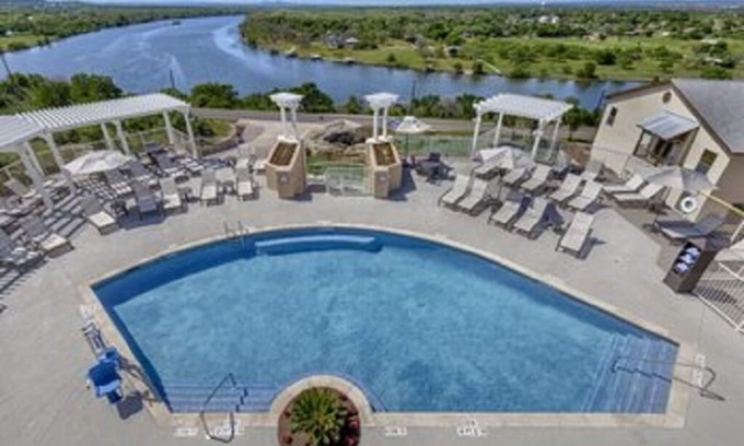 Marble Falls Resort | Challenging golf courses and tasteful wineries!