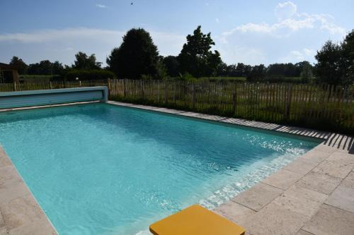 Saint-Nizier-le-Desert Bed & Breakfast | Chambre d'hôte L'Oiseau Blanc