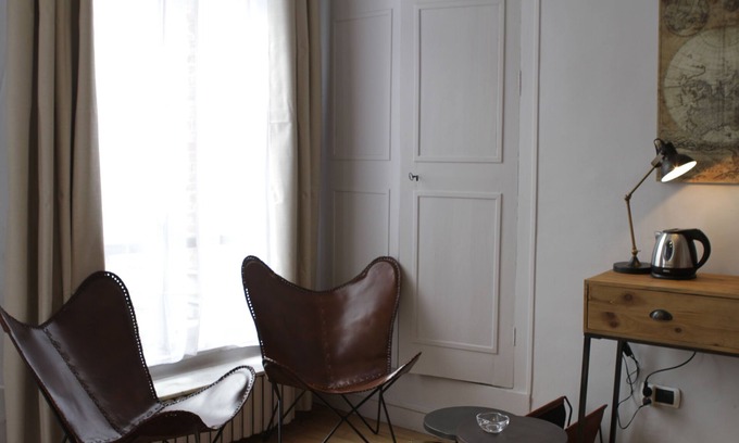 Centre Ville Bed & Breakfast | Chambre d'hôtes "Jules Verne" garden view. Breakfast included