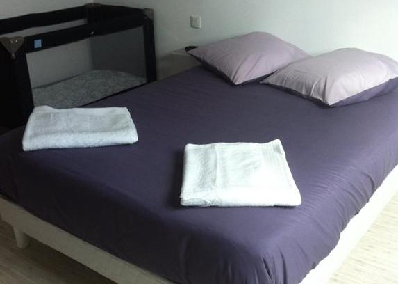 Plaine-Haute House | Chambre double + lit Bébé