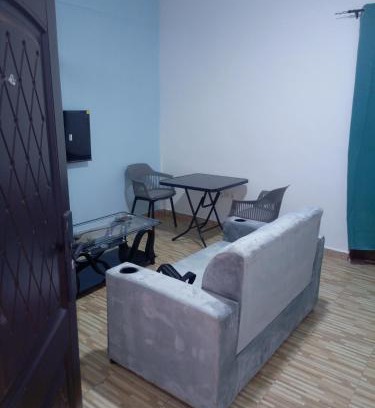 Agbogba Apartment | Chambre et Salon