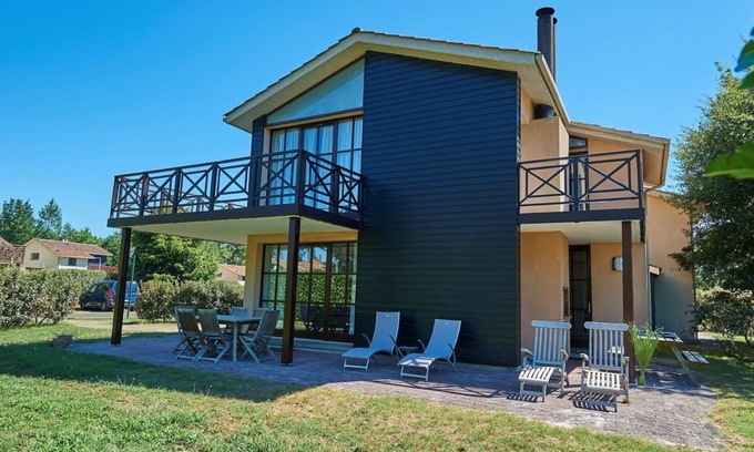 Salles Ski Chalet | Champagne 6p - Three Bedroom Chalet, Sleeps 6