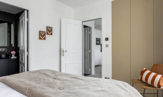 Faubourg-du-Roule Apartment | Champs-Élysées one bedroom apartment