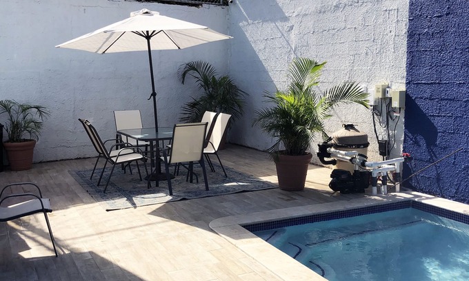 Ponce Centro Apartment | Chandelier 102