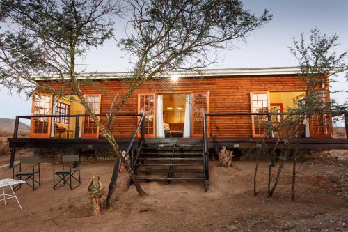 Oudtshoorn Cabin | Chandelier Game Lodge