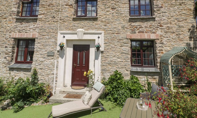 Tywardreath Cottage | CHAPEL COTTAGE, pet friendly, luxury holiday cottage in Tywardreath