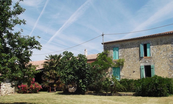 Saint-Jean-de-Duras Other | Characterful Farmhouse With Large Pool Set Amidst Sunflowers And Vineyards