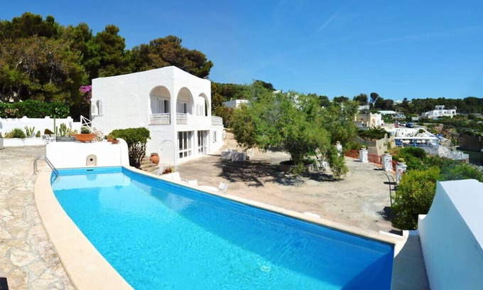 Marina di Novaglie Villa | Chariming seafront villa with pool