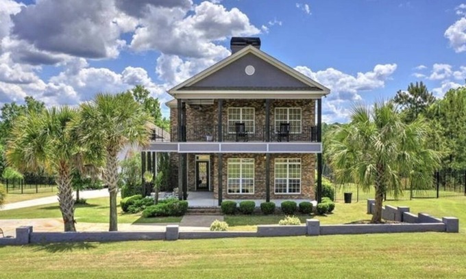 Evans House | Charleston Style Home on 3 Acres with Many Amenities. Pool, Fishing, Golf & More