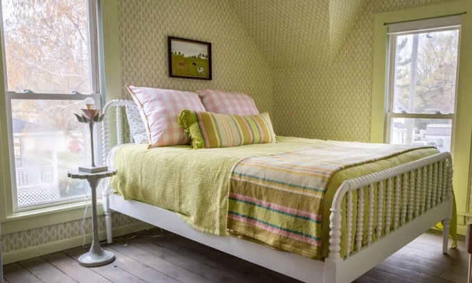 Charlevoix House | Charlevoix house perfect location! 5 minute walk to beach and town, pet friendly