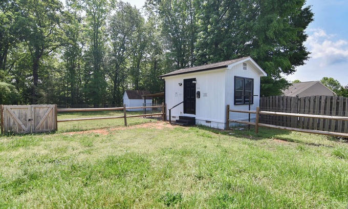 Fort Mill Apartment | Charlotte tiny home getaway 5 min to lake Wylie 20 minutes to downtown Charlotte