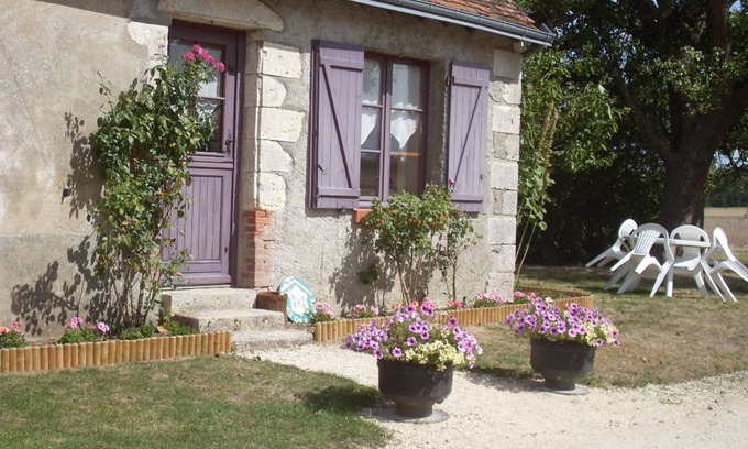 Saint-Lubin-en-Vergonnois Cottage | Charming house with garden, pets allowed, WiFi