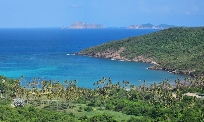 Moonhole Apartment | Charming, bright studio apt. with view of the Caribbean Sea, 1-2 guests