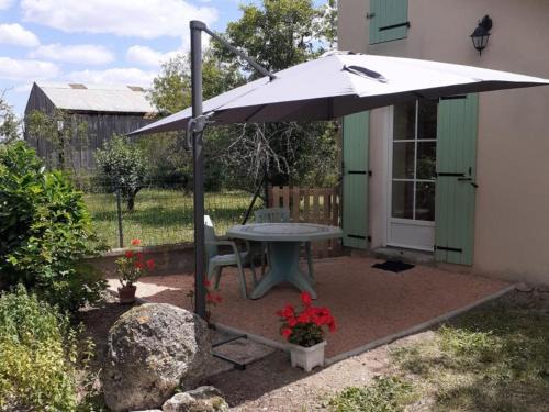 Neuvy House | Charmant gîte rénové avec terrasse privative, jardin et parking - Animaux acceptés - FR-1-489-10