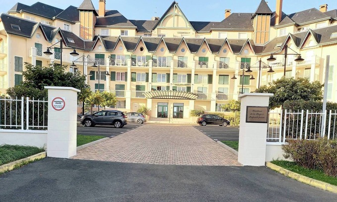 Port Guillaume Apartment | Charmant Logement Classé 2 Étoiles Avec Piscine