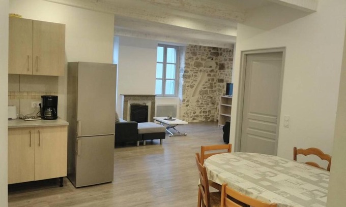 Aubenas Apartment | Charmant T3 centre-ville historique Aubenas