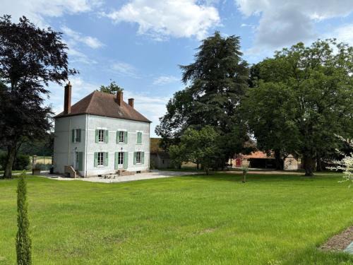 Jaligny-sur-Besbre House | Charmante maison bourgeoise avec spa et vue sur le château - FR-1-489-541