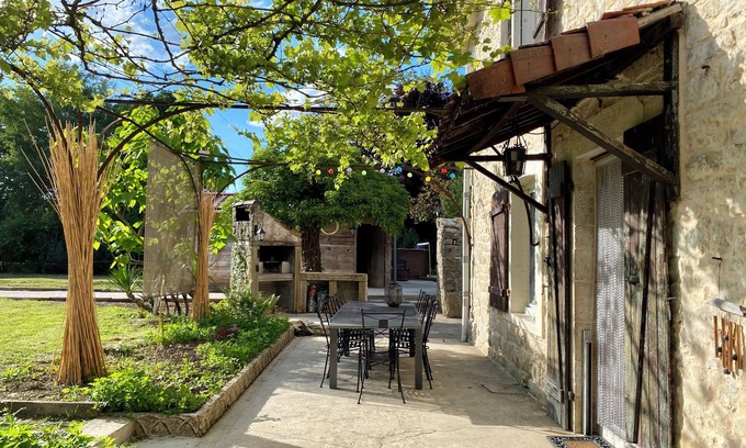Port-Lesney House | Charmante Maison de Campagne Avec Piscine